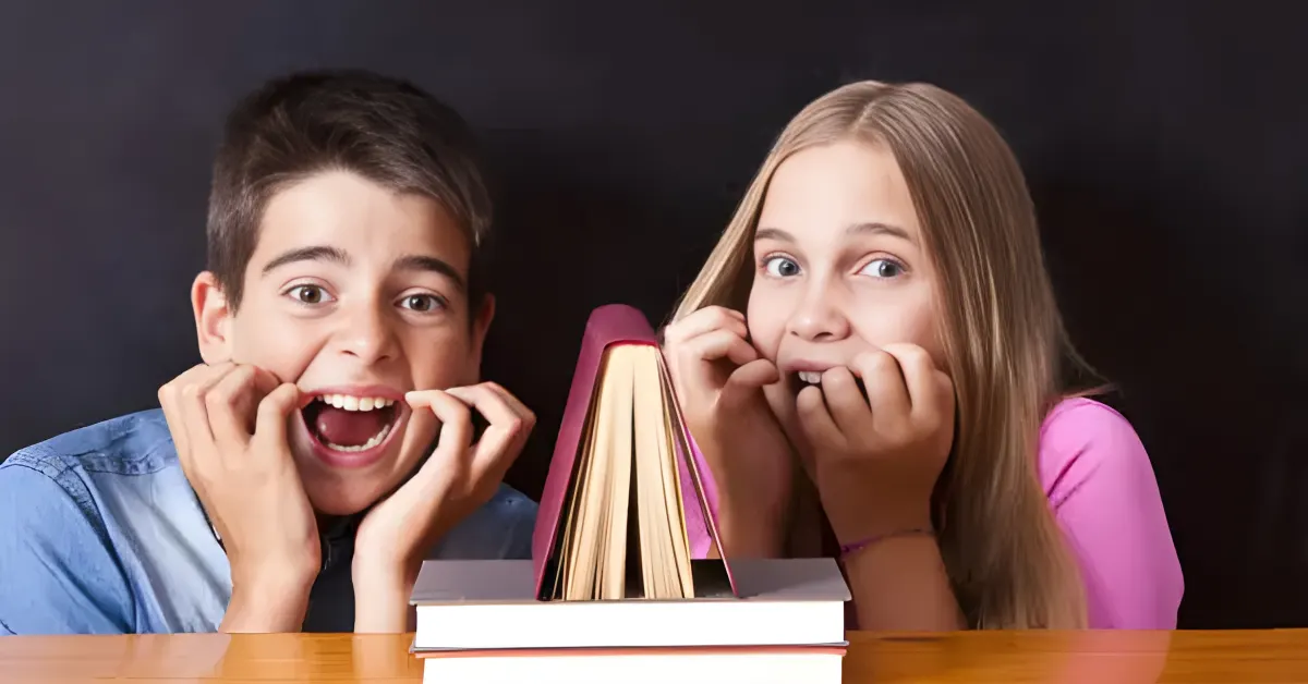 Livros de horror famosos em ambiente escuro e misterioso